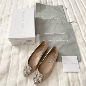 Manolo Blahnik Hangisi nude satin flats